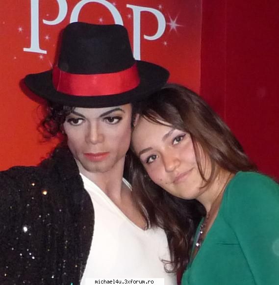hi... sunt aleka, din  bucuresti, am 20 de ani si sunt fan mj de cand ma stiu... :))) prezentare
